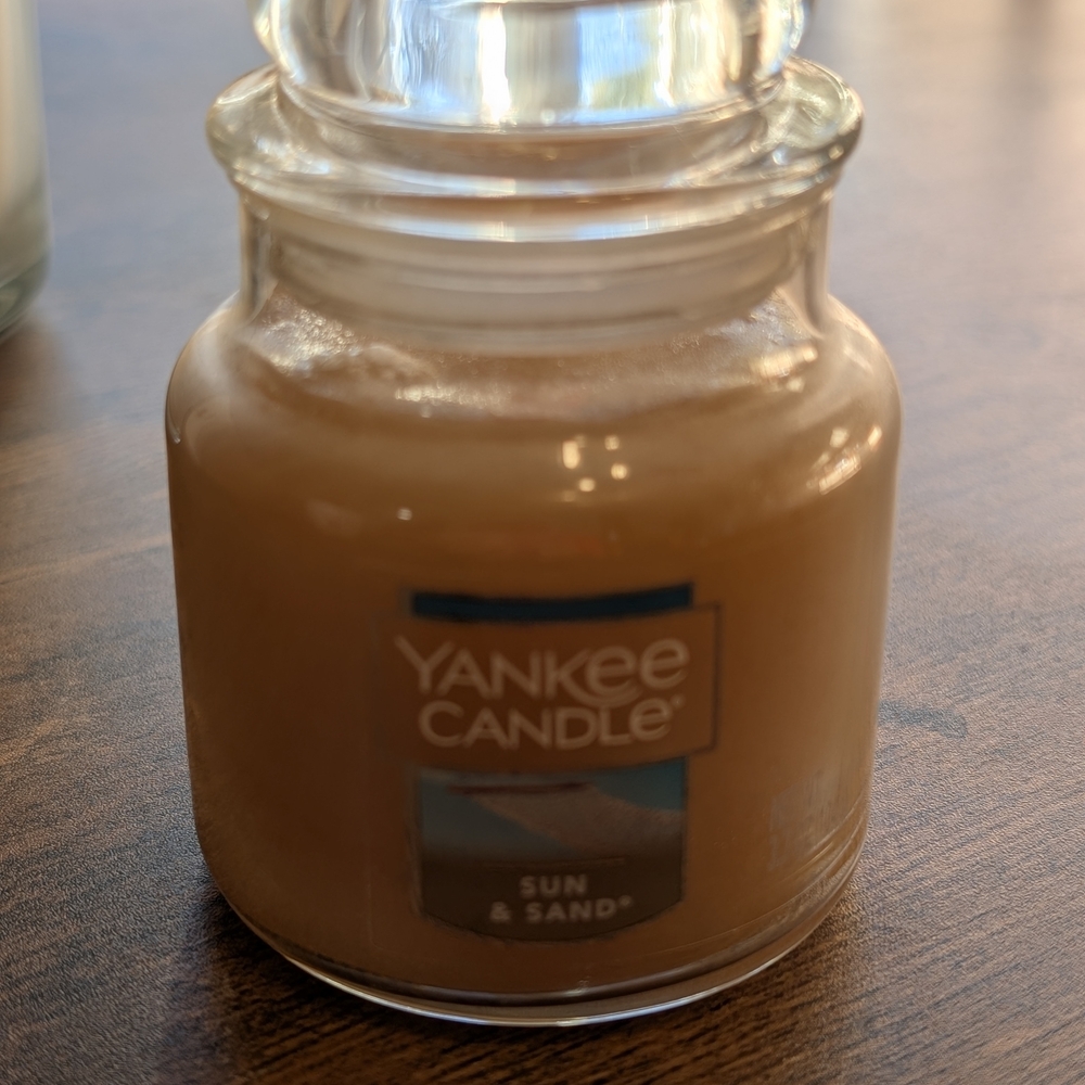 Yankee Candle Sun & Sand Jar Candle - Warm Tan